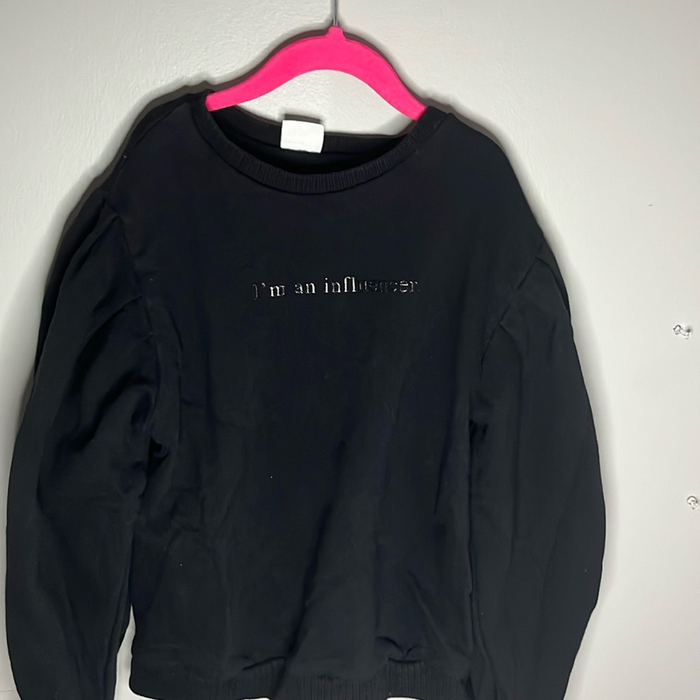 Black sweat shirt